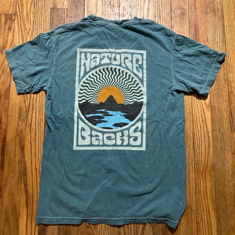 men’s small naturebacks t-shirt